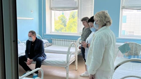 Губернатор Белгородской области Вячеслав Гладков посетил в больнице раненых при атаке ВСУ жителей региона