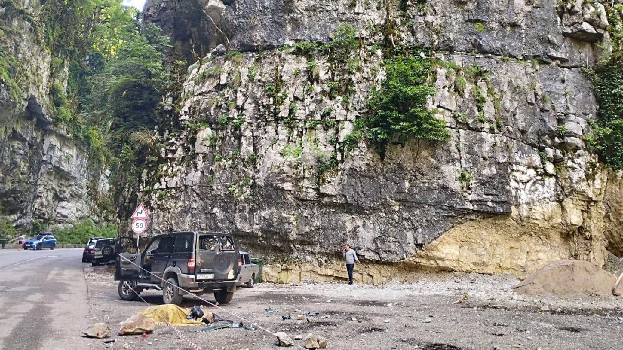 В Абхазии под камнепадом погиб мужчина - РИА Новости Крым, 05.06.2023