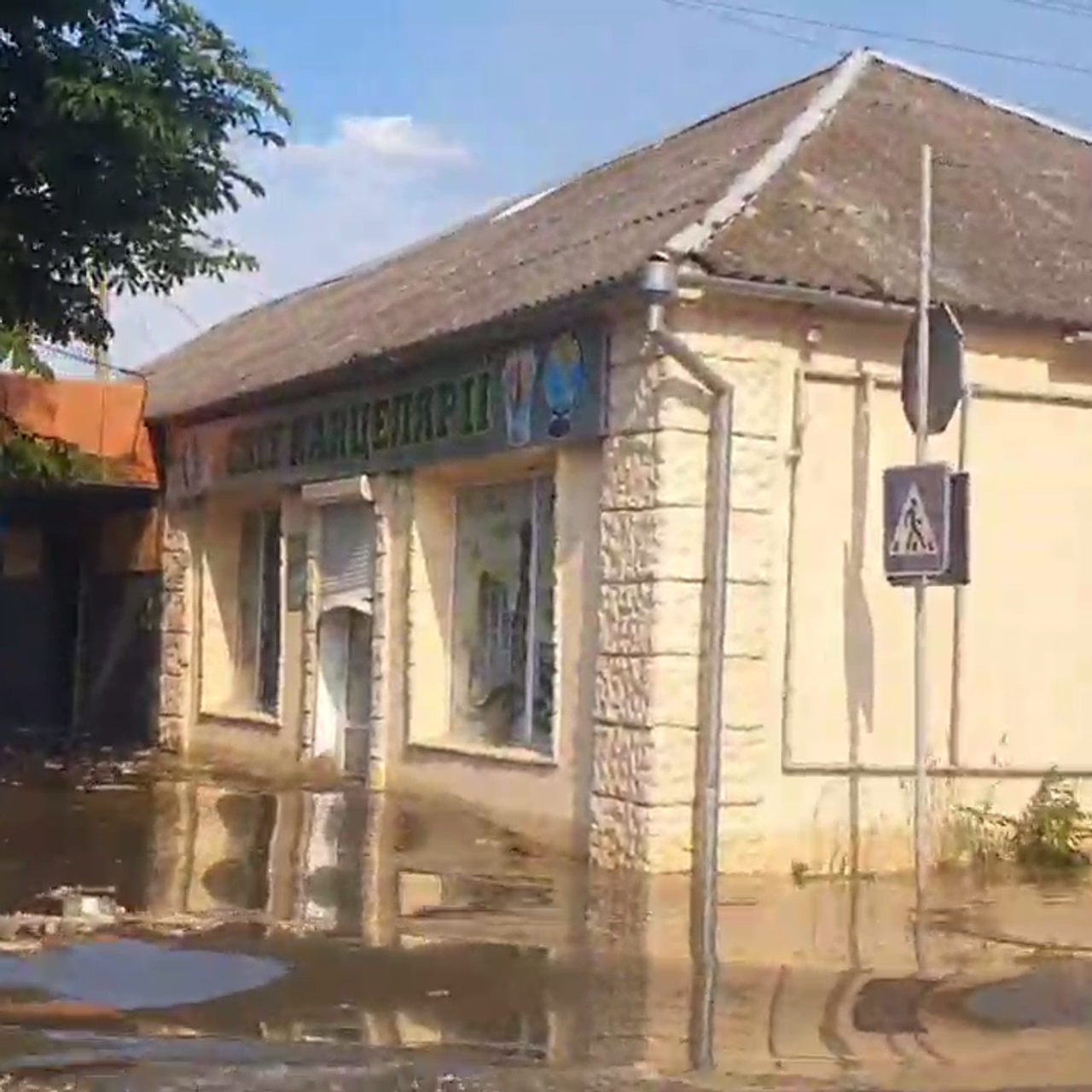 Вода быстро прибывает: ситуация в Голой Пристани ухудшается - РИА Новости  Крым, 06.06.2023