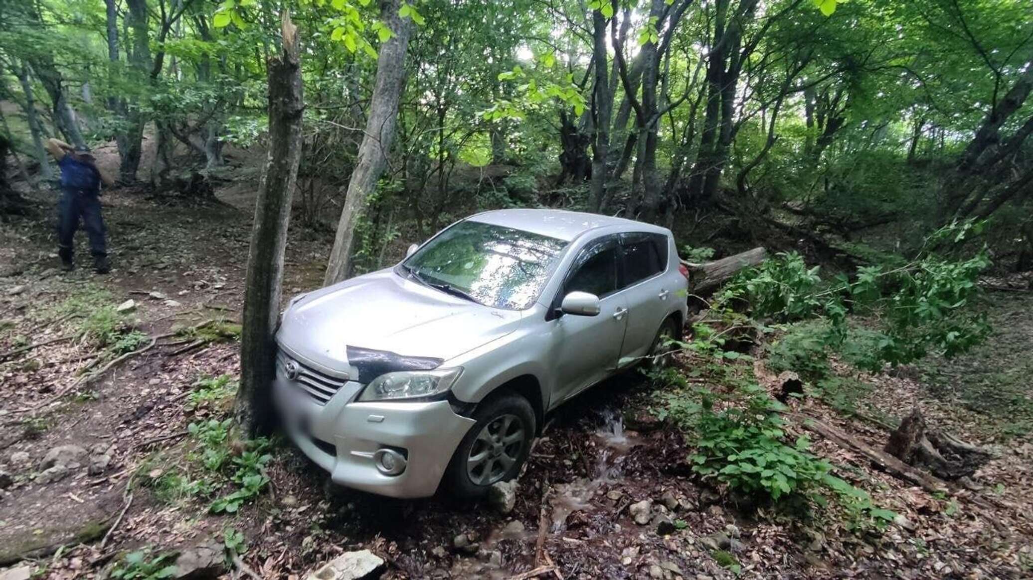 В Крыму автомобиль сорвался в 70-метровый овраг - РИА Новости Крым,  08.06.2023