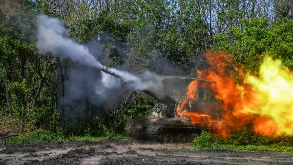 Боевая работа самоходной гаубицы 2С19 Мста-С с закрытых огневых позиций в ЛНР
