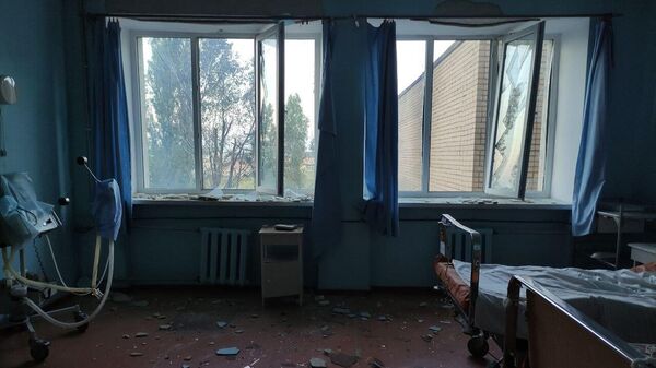 Последствия обстрела дронами-камикадзе больницы в Новой Каховке
