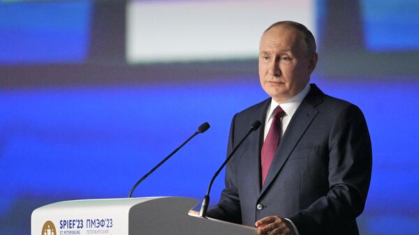 Президент России Владимир Путин на пленарном заседании ПМЭФ-2023