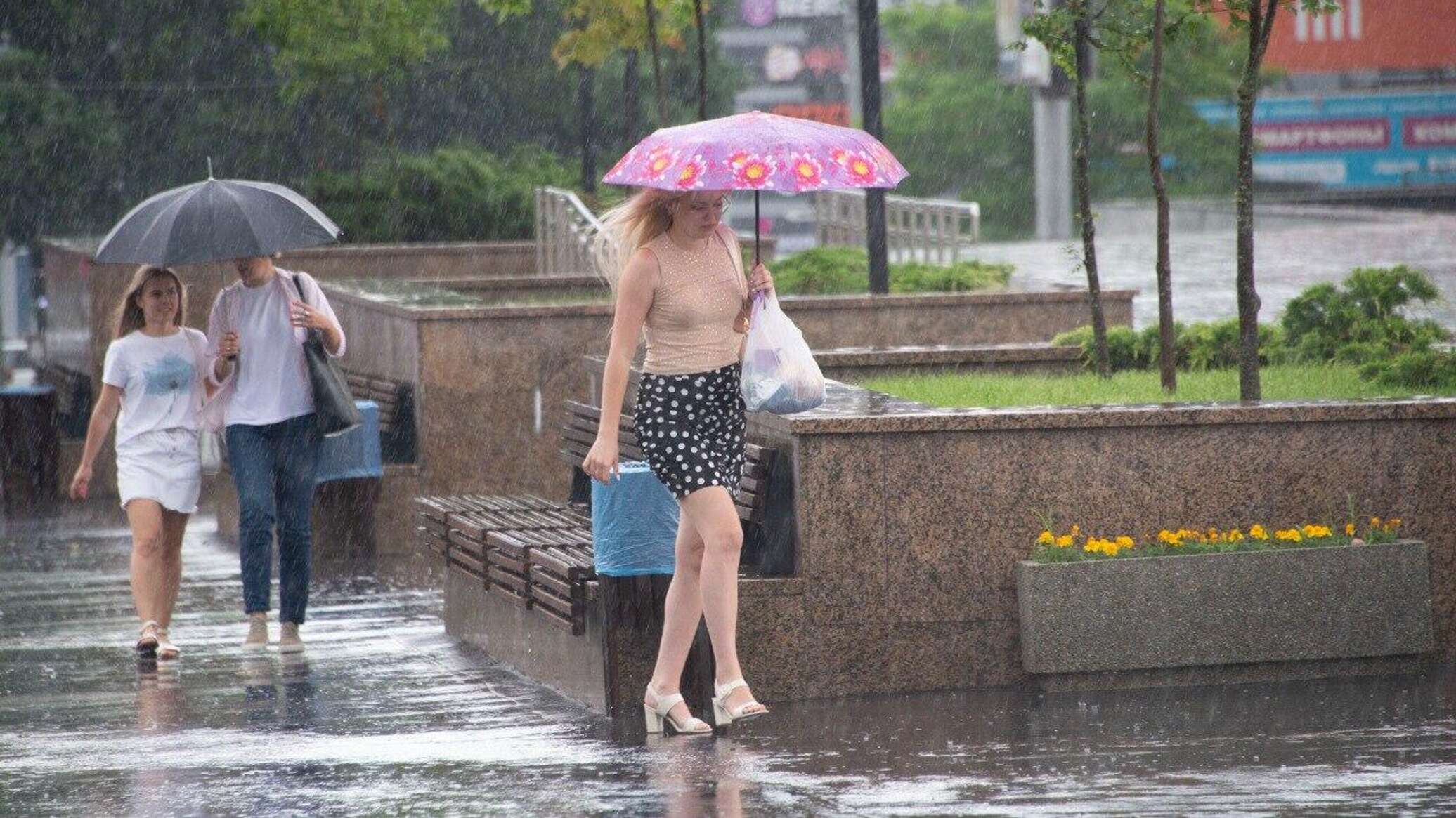 Дождливый крым. Феодосия дождь. Дождь в Крыму. Дождливая погода. Дождливая погода ночью.