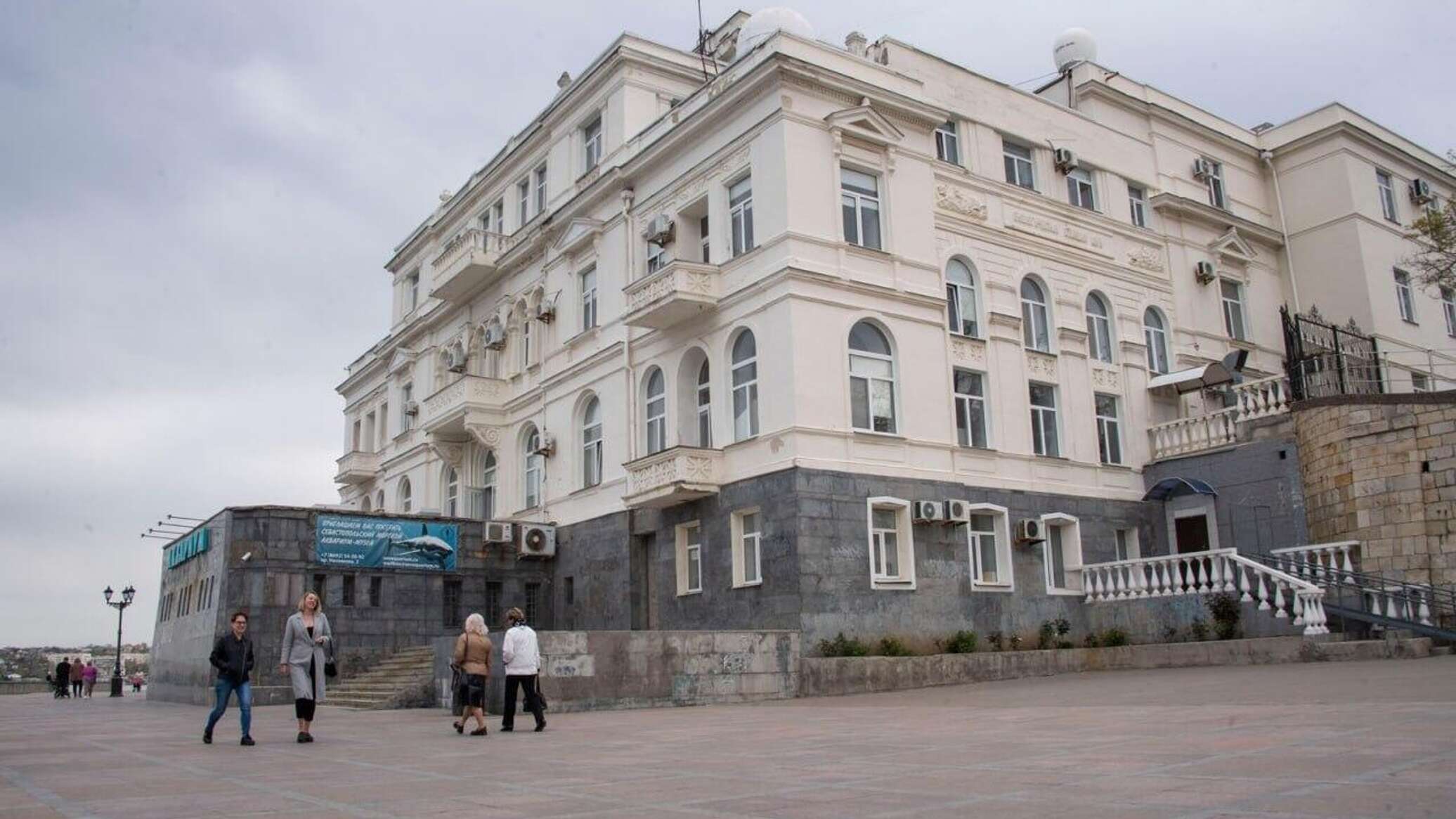 Инбюм. Севастополь здания. Здание Черноморец Севастополь. Флакон Севастополь здание. Аквариум Севастополь