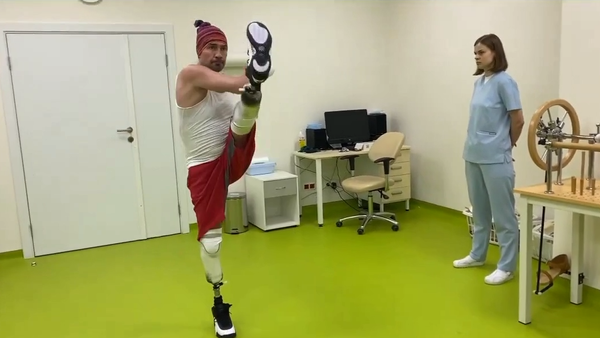 Роман Костомаров провел очередную тренировку на протезах