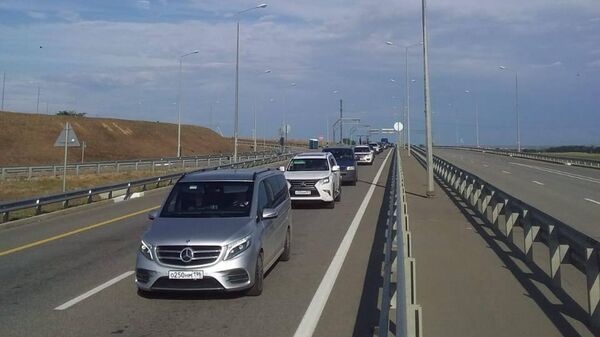 Пробка на подъезде к Крымскому мосту со стороны Краснодарского края