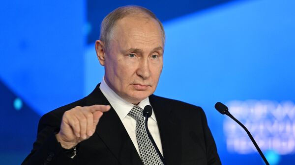 Президент РФ Владимир Путин посетил форум будущих технологий 