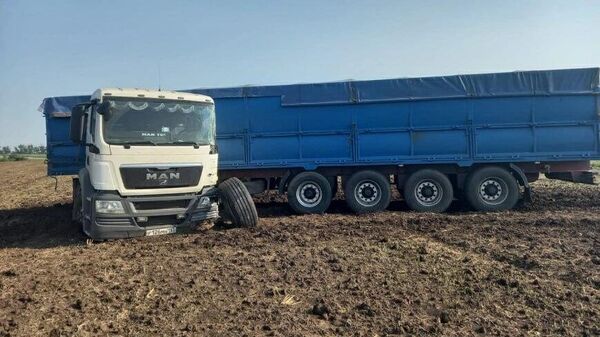 Смертельная авария с пассажирским автобусом и зерновозом в Краснодарском крае