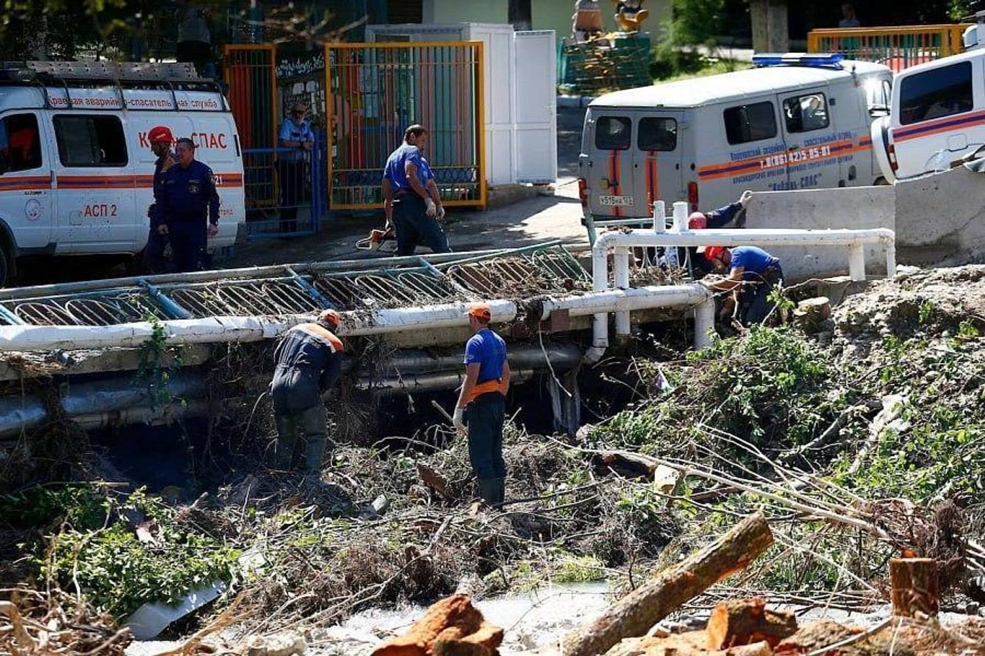 На Кубани смыло пешеходный мост - РИА Новости Крым, 15.07.2023