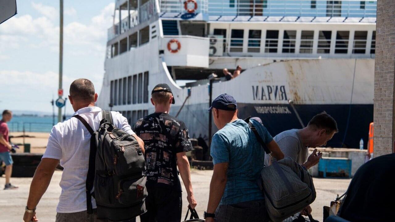 Керченская переправа: кто может приехать в Крым на пароме - РИА Новости Крым,  17.07.2023