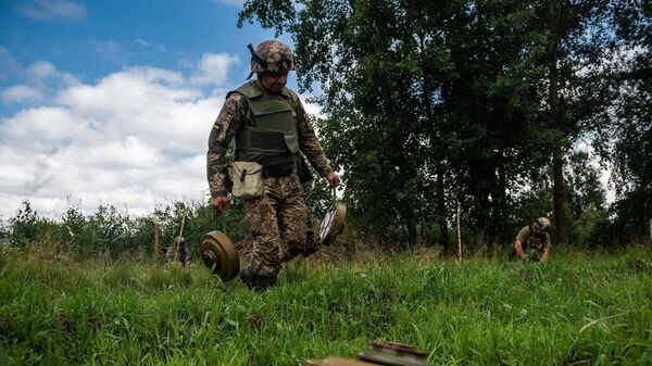 Солдаты ВСУ с минами в зоне спецоперации