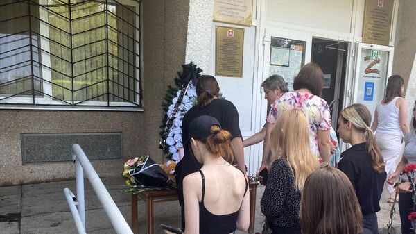 В Раздольном создан импровизированный мемориал погибшей при атаке беспилотника 14-летней девочке