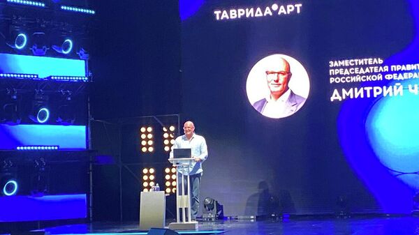 Дмитрий Чернышенко в Судаке во время встречи с резидентами Тарвиды-Арт