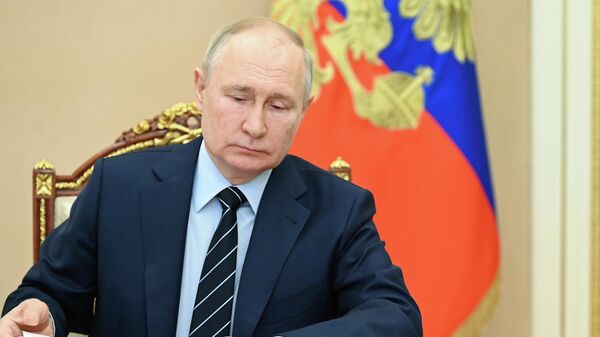 Президент РФ Владимир Путин на совещании Совбеза РФ