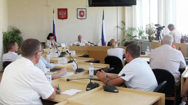 Совещание рабочей группы по оценке ущерба, нанесенного Крыму в результате водной блокады, в котором приняли участие крымские аграрии.