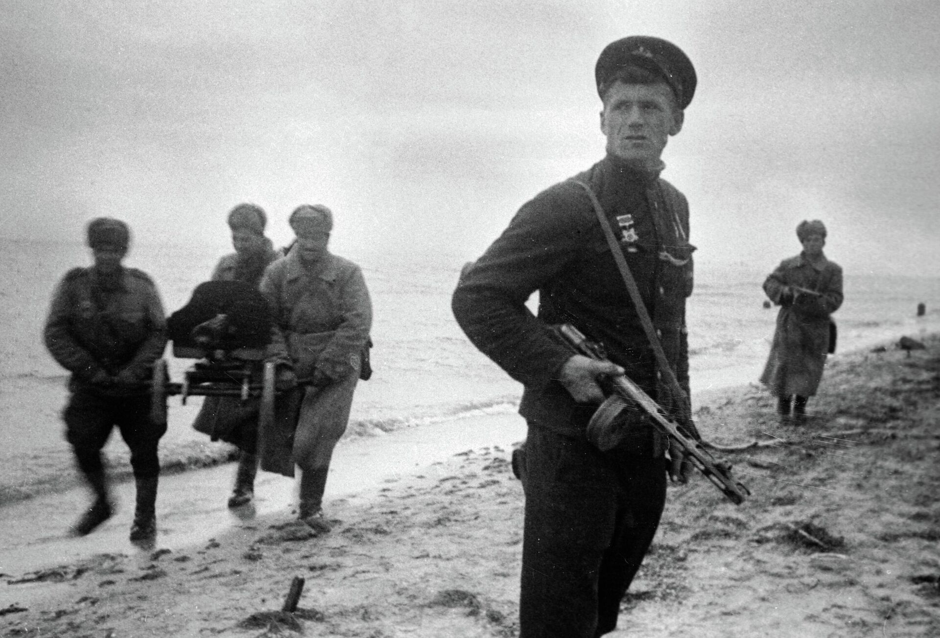 Великая Отечественная война 1941-1945 гг. Керченская десантная операция. Бойцы морской пехоты в районе Керчи. Великая Отечественная война 1941-1945 гг. Керченская десантная операция. Бойцы морской пехоты в районе Керчи. - РИА Новости, 1920, 10.04.2025