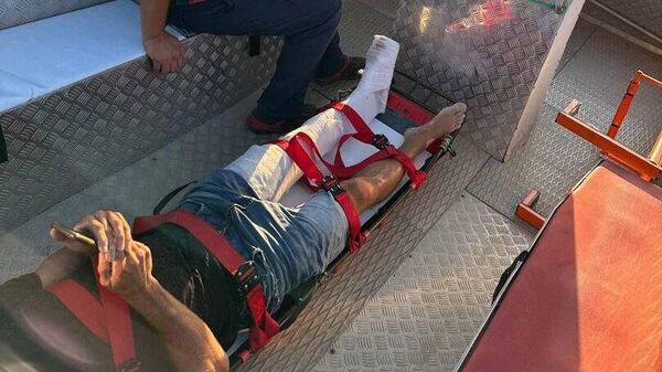Спасение мужчины с травмой ноги на Яшмовом пляже
