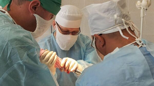 Уникальные операции на коленных суставах начали проводить в Керчи