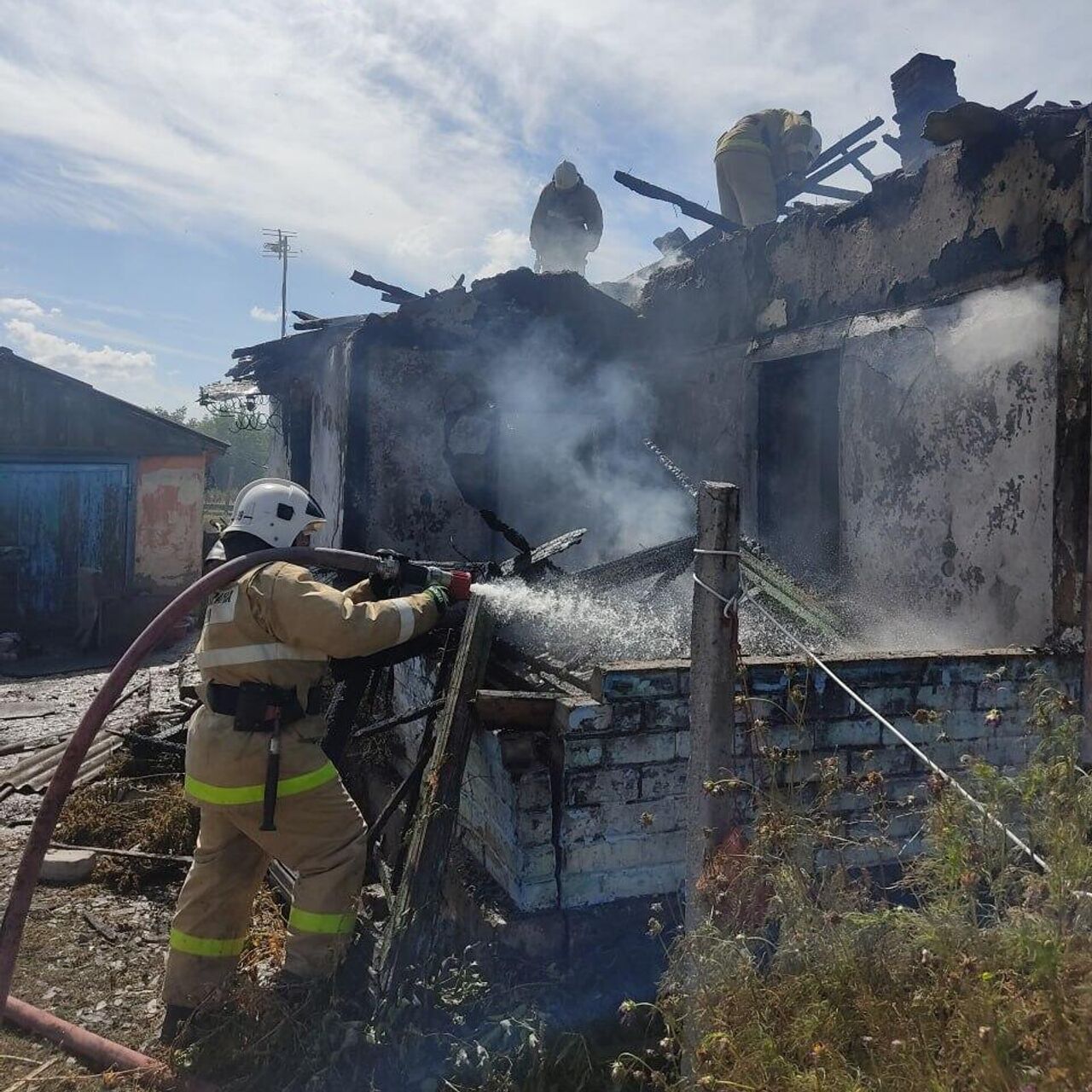 На востоке Крыма дотла сгорел жилой дом - РИА Новости Крым, 07.09.2023