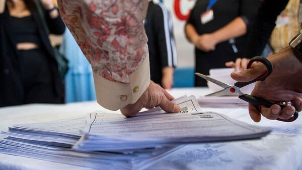 Уничтожение недействительных бюллетеней на избирательном участке в Херсонской области