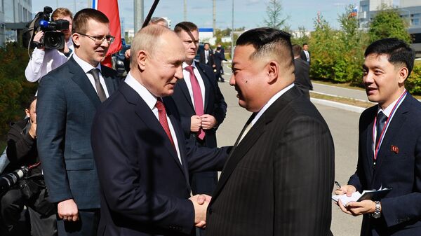 Президент РФ Владимир Путин и лидер КНДР Ким Чен Ын на космодроме Восточный