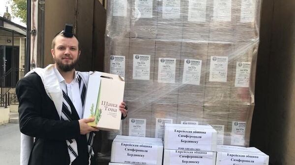 Еврейская община передала из Крыма в Бердянск подарочные наборы к празднику Рош ха-Шана