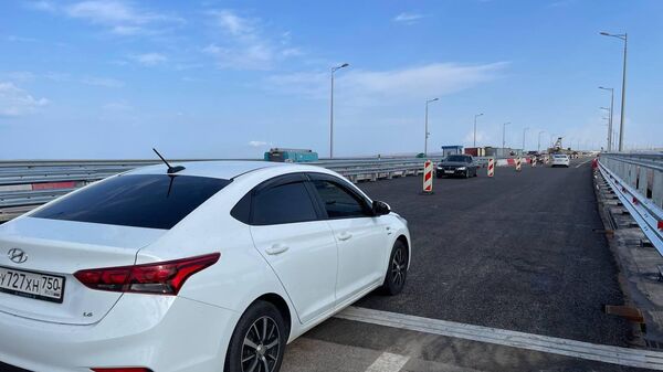 На Крымском мосту с опережением срока открыли две полосы для движения транспорта