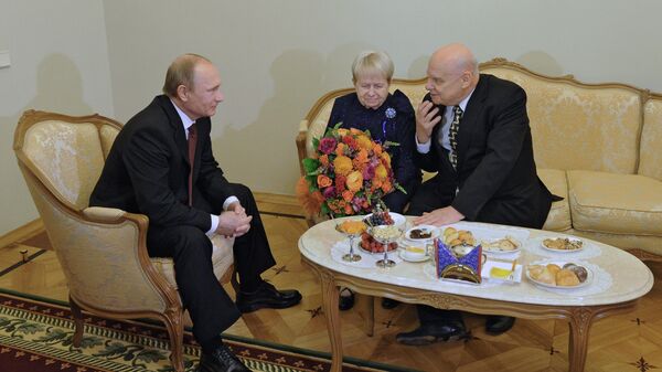 В.Путин провел встречу с А.Пахмутовой и Н.Добронравовым