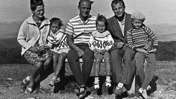 Николай Добронравов на отдыхе в Крыму с семьей Юрия Гагарина
