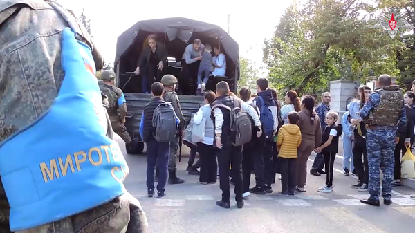 Миротворцы России эвакуировали из Нагорного Карабаха более 2000 человек