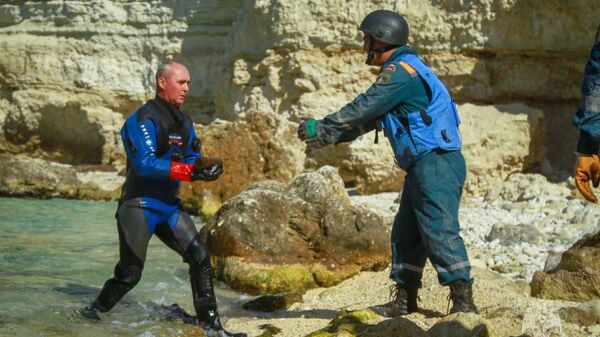 Водолазы МЧС России продолжают обезвреживание бухты Гильзовая у берегов Севастополя