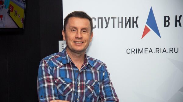 Максим Грознов в студии радио Спутник в Крыму 