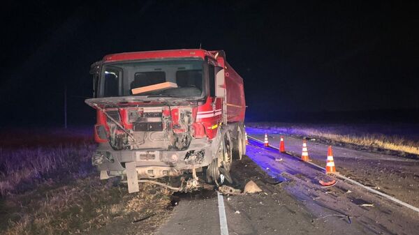 В Крыму в столкновении Skoda Octavia с грузовиком погиб водитель легкового авто