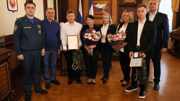 Двое юных крымчан отмечены медалями За проявленное мужество за спасение утопающих товарищей.