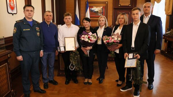 Двое юных крымчан отмечены медалями За проявленное мужество за спасение утопающих товарищей.