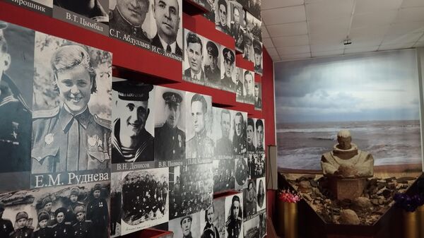 Мемориальная стена в Музее истории Эльтигенского десанта