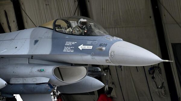 Реактивный истребитель F-16