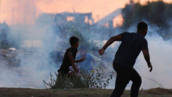 Столкновения палестинцев с израильскими солдатами на юге сектора Газа