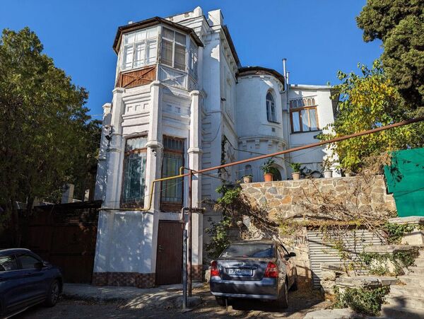 Псевдоготический Замок Черномора в Ялте Псевдоготический Замок Черномора в Ялте
