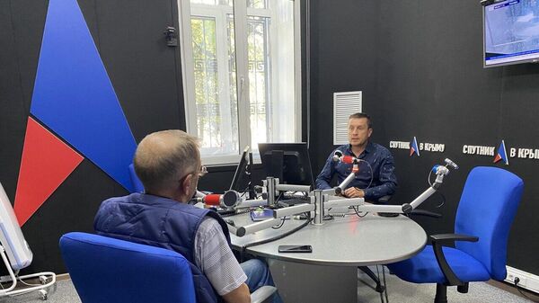 Максим Грознов и Андрей Славный в студии радио Спутник в Крыму 