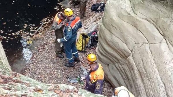 В Сочи сотрудники МЧС России спасли застрявшего в пещере спелеолога
