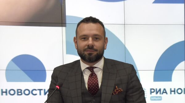 Начальник отдела прямых продаж Управления по развитию взаимоотношений с партнерами одного из крымских банков Олег Овеченко