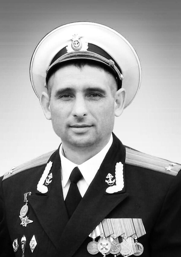 Ян Александрович Суханов —  начальник штаба 810-й отдельной бригады морской пехоты Черноморского флота.  