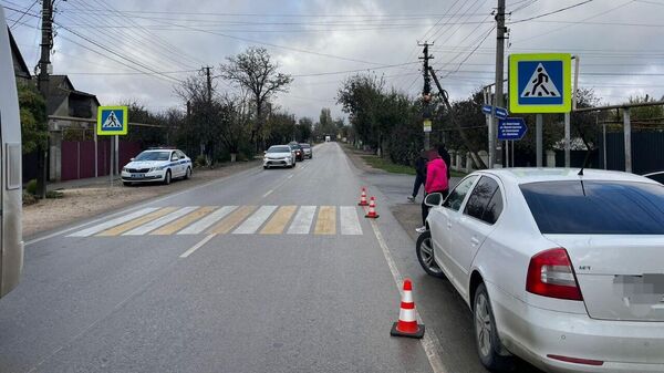 Иномарка сбила подростка на пешеходном переходе в Симферопольском районе