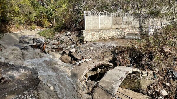 Подтопления и разрушенный мост в Ялте