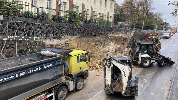 В Севастополе обрушилась подпорная стена