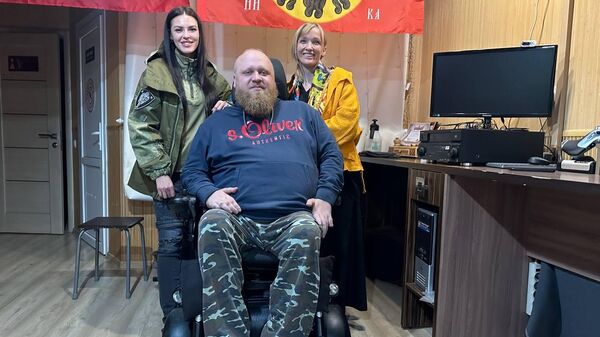 Волонтер на коляске ездит из Крыма в зону СВО с помощью для бойцов и детей
