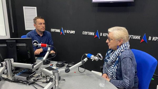 Максим Грознов и Наталья Киселева в студии радио Спутник в Крыму