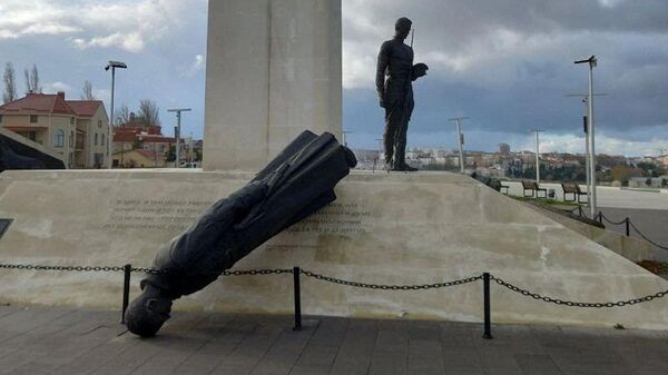 Штормовой ветер повредил памятник к 100-летию окончания Гражданской войны